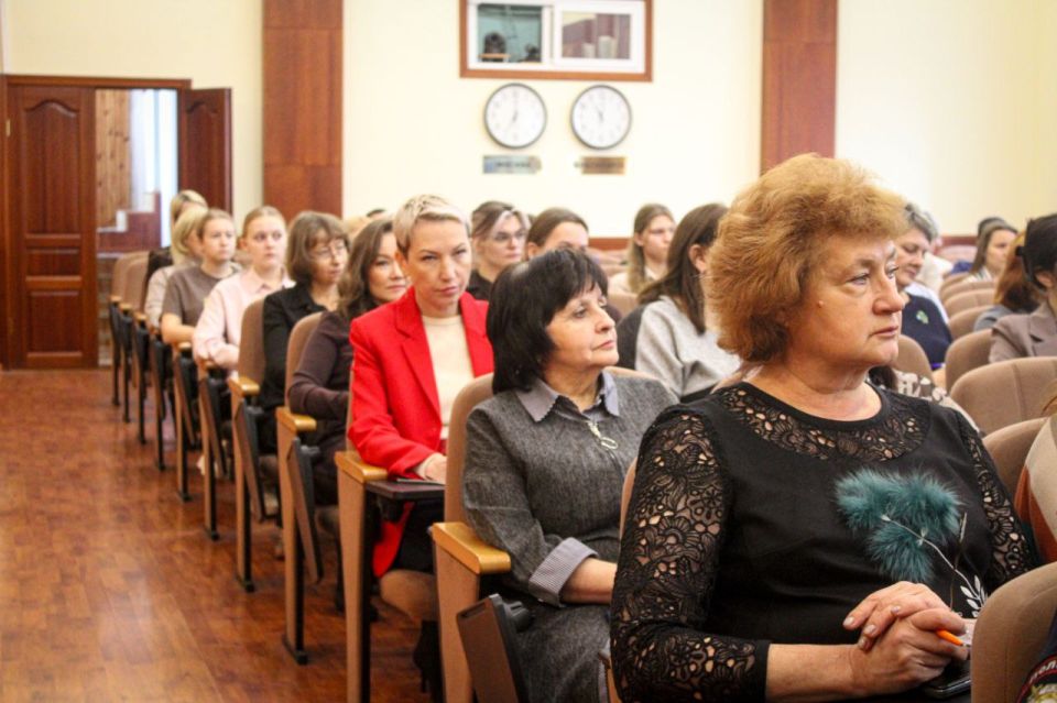 В краевом Главке МВД прошла познавательная лекция от представителя Российского общества «Знание» Ольги Ёжкиной