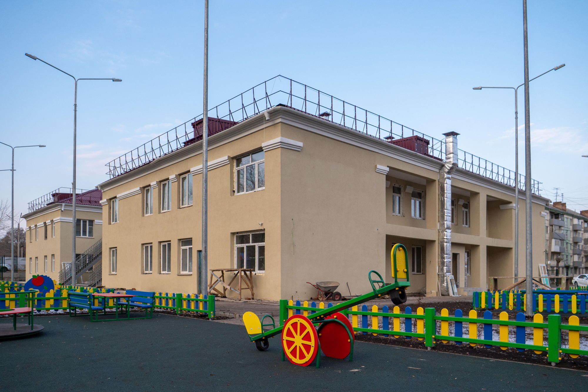 Полным ходом идет капитальный ремонт детского сада №110 на улице Корнетова Полным ходом идет капитальный ремонт детского сада №110 на улице Корнетова