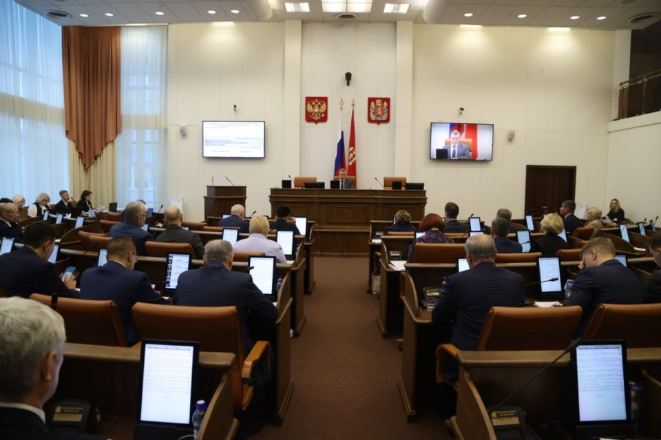 Законопроект о новых краевых наградах для спасателей и пожарных принят в первом чтении