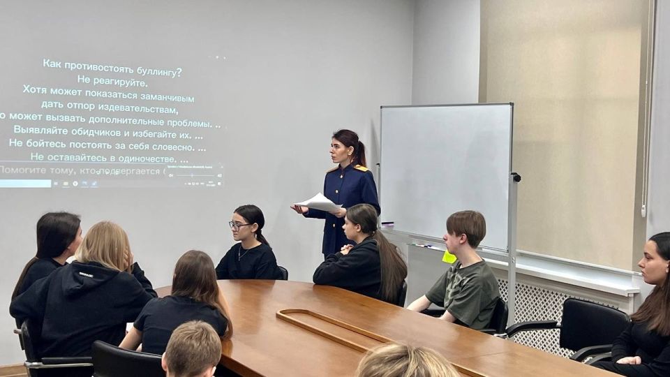 Во Всемирный день ребенка сотрудники регионального СК России провели правовые занятия с детьми