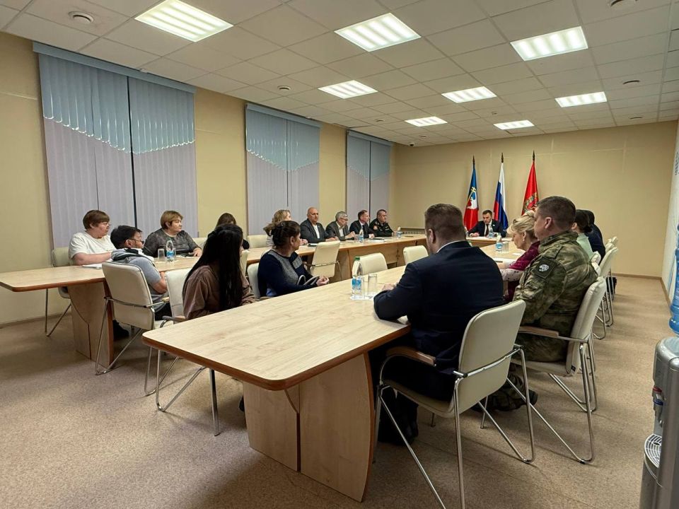 Вчера в Молодежном центре прошла традиционная встреча Администрации города, прокуратуры, военного комиссариата,общественной палаты с родственниками и участниками спецоперации, где обсуждались способы поддержки военных и их...