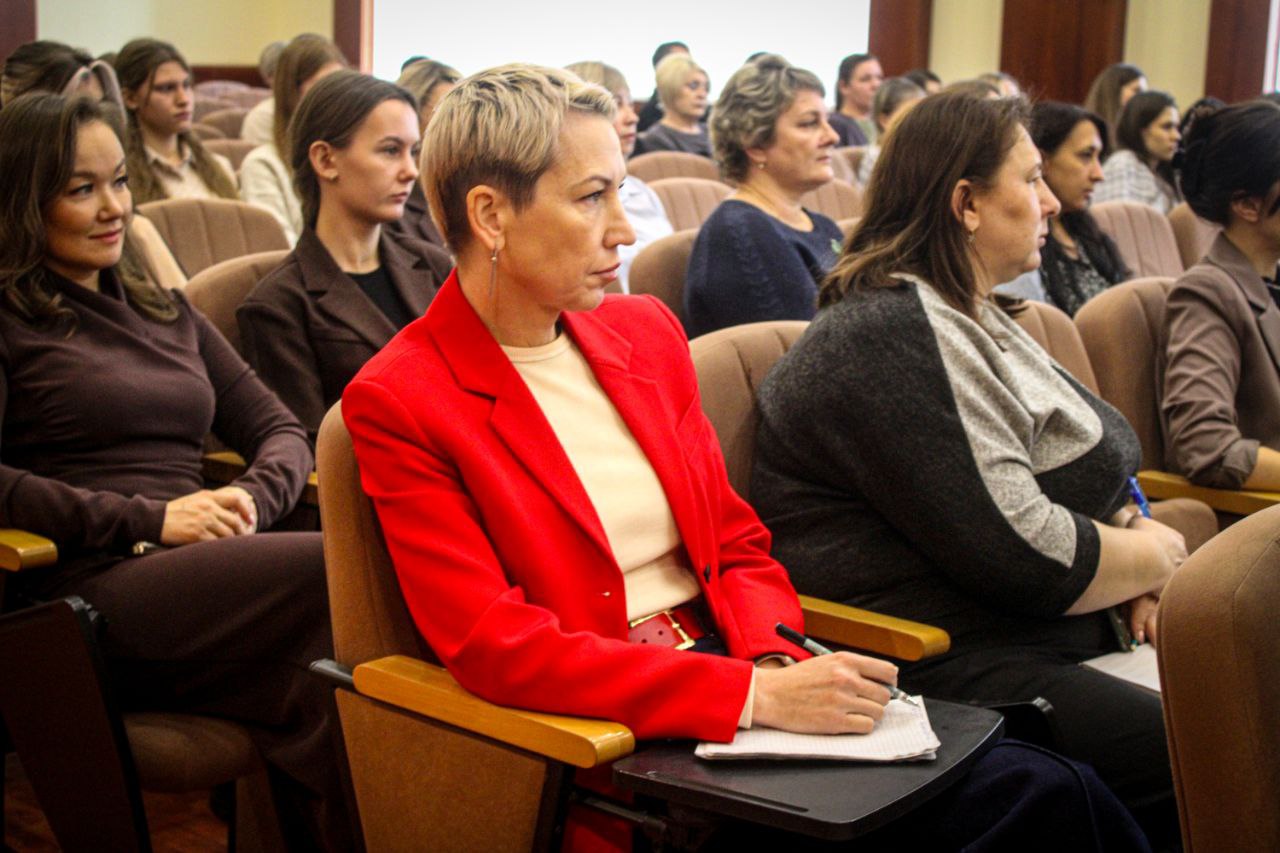 В краевом Главке МВД прошла познавательная лекция от представителя Российского общества «Знание» Ольги Ёжкиной В краевом Главке МВД прошла познавательная лекция от представителя Российского общества «Знание» Ольги Ёжкиной