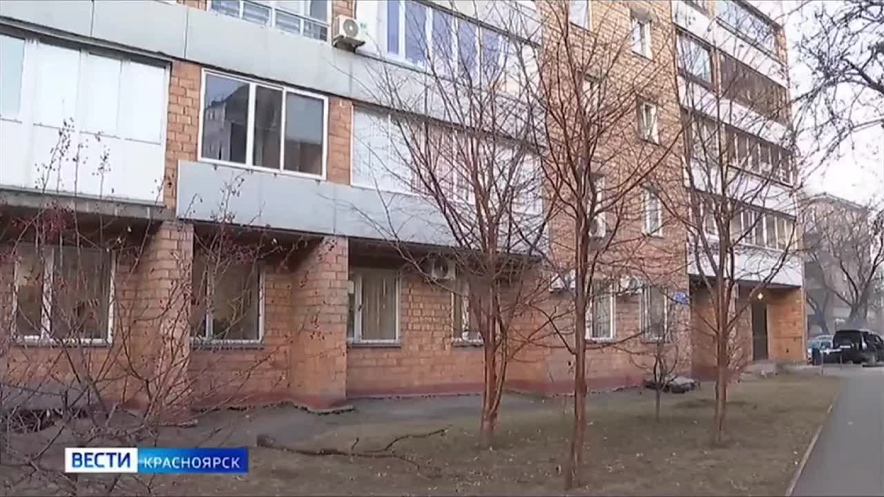 На улице Бограда возле жилой многоэтажки вновь проваливается грунт