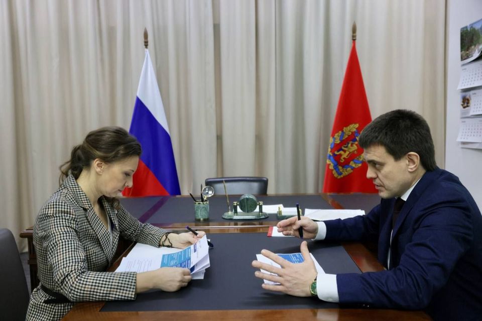 Анна Кузнецова: Вопросы народосбережения, сохранения традиционных ценностей, укрепления института семьи, помощи многодетным родителям - обсудили на встрече с Губернатором Красноярского края Михаилом Михайловичем Котюковым.