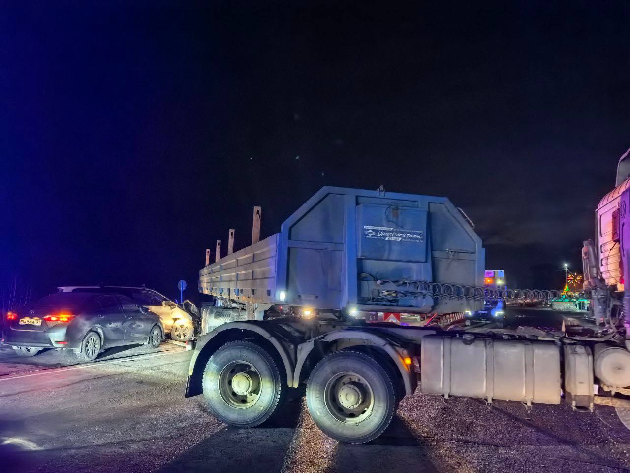 Движение восстановлено!. По предварительной информации, сегодня в вечернее время в Минусинском районе на 426 км автодороги Р-257 «Енисей» 59-летний водитель грузового автомобиля тягач “Shacman” с полуприцепом, двигаясь со... Движение восстановлено!. По предварительной информации, сегодня в вечернее время в Минусинском районе на 426 км автодороги Р-257 «Енисей» 59-летний водитель грузового автомобиля тягач “Shacman” с полуприцепом, двигаясь со...