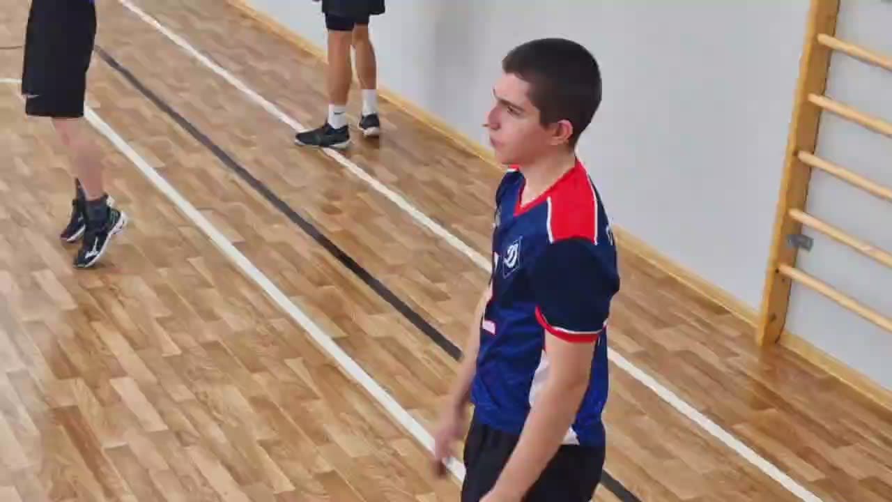 Тем временем в Кедровом кадетском корпусе продолжаются товарищеские игры по волейболу! На площадке разворачивается настоящая спортивная битва!