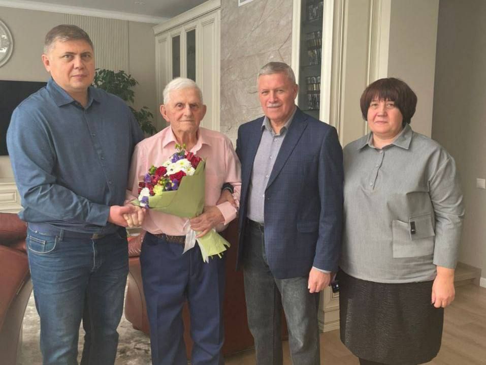 Прокурор края Роман Тютюник поздравил с Днём рождения ветерана Великой Отечественной войны, ветерана органов прокуратуры Павла Прокопьевича Ляпина