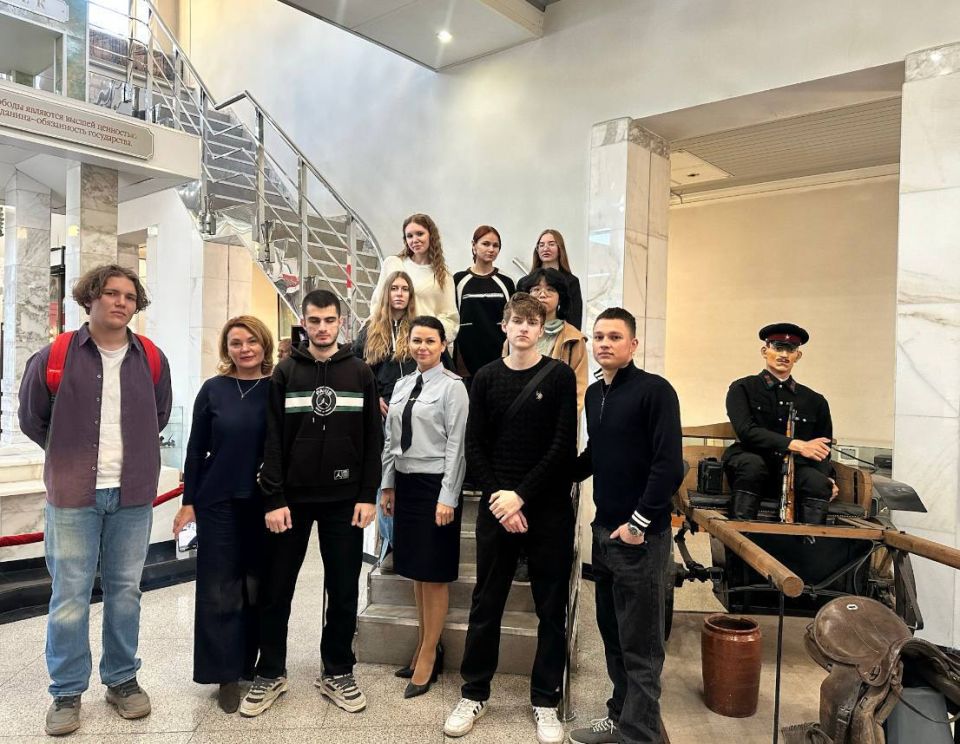 Со школьной скамьи — на службу! Старшеклассники познакомились с работой правоохранительных органов