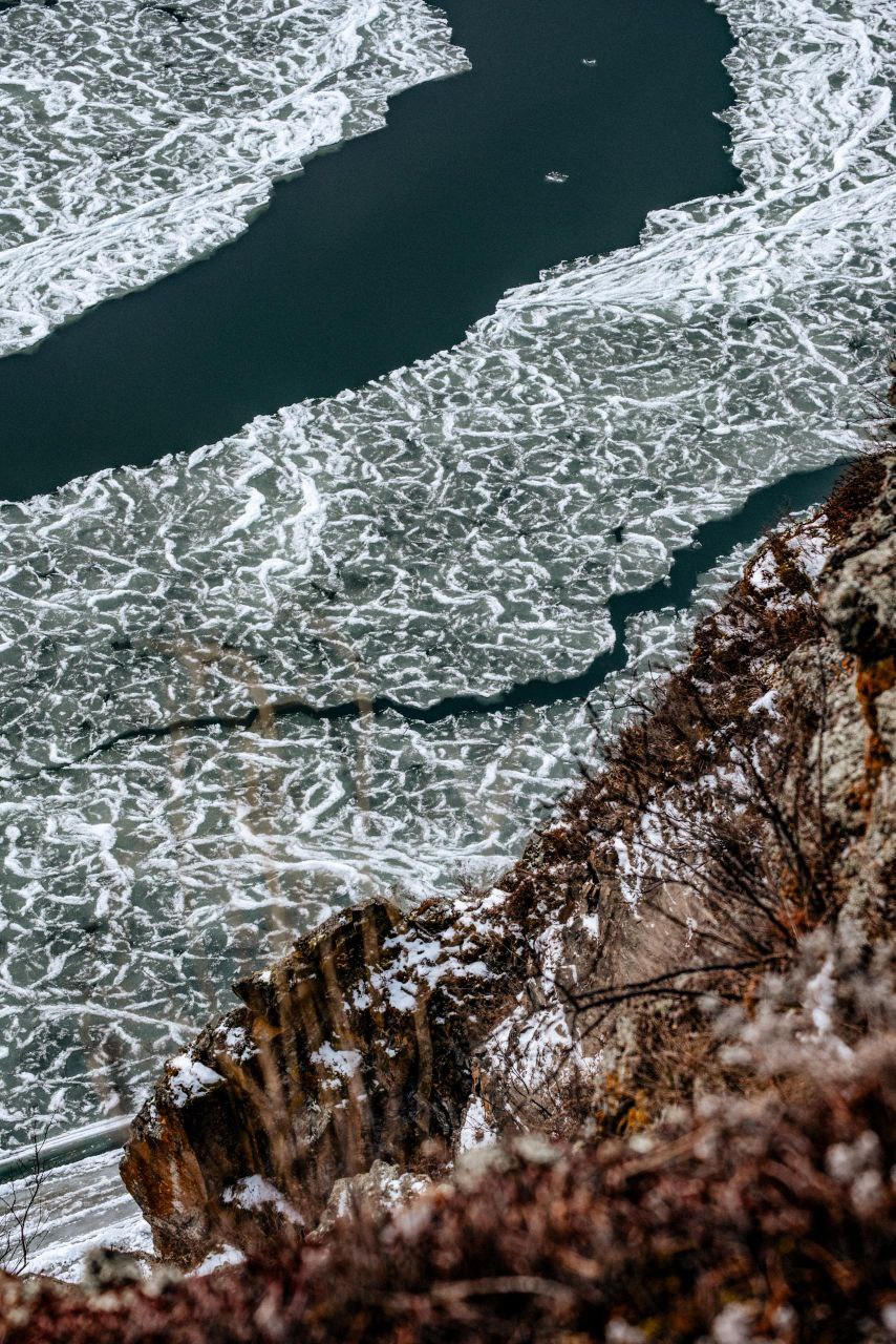 Ледостав на реке Мана. «Всё-таки удалось застать этот момент, застал эту красоту. Шум движущегося льда был такой мощный, что его слышно даже с видовки «Здравствуй, Мана". Завораживающее, залипательное и удивительно спокойное... Ледостав на реке Мана. «Всё-таки удалось застать этот момент, застал эту красоту. Шум движущегося льда был такой мощный, что его слышно даже с видовки «Здравствуй, Мана". Завораживающее, залипательное и удивительно спокойное...
