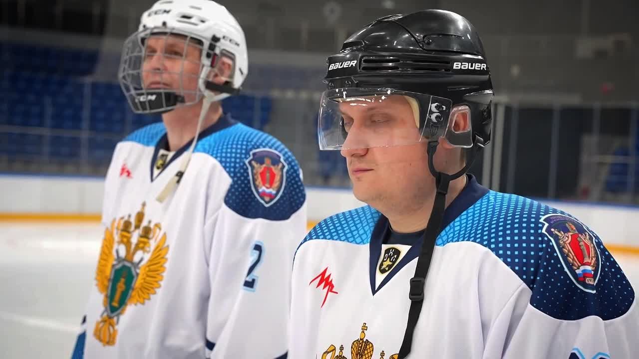 В рамках спартакиады работников прокуратуры края, посвященной 80-летию победы в Великой Отечественной войне, прошел турнир по хоккею с шайбой