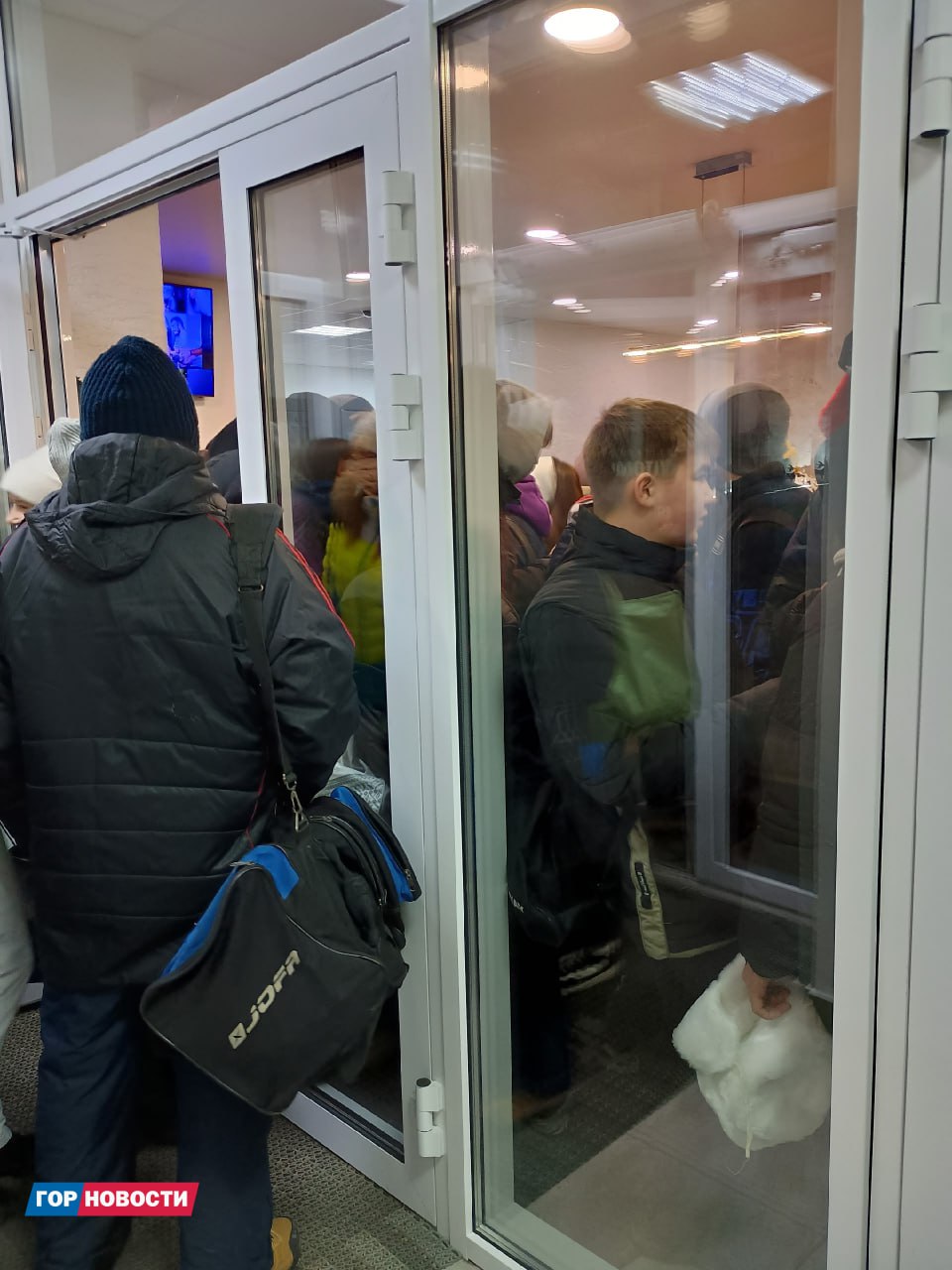 В Красноярске открылся каток на «Локомотиве» и уже сейчас там полный аншлаг!