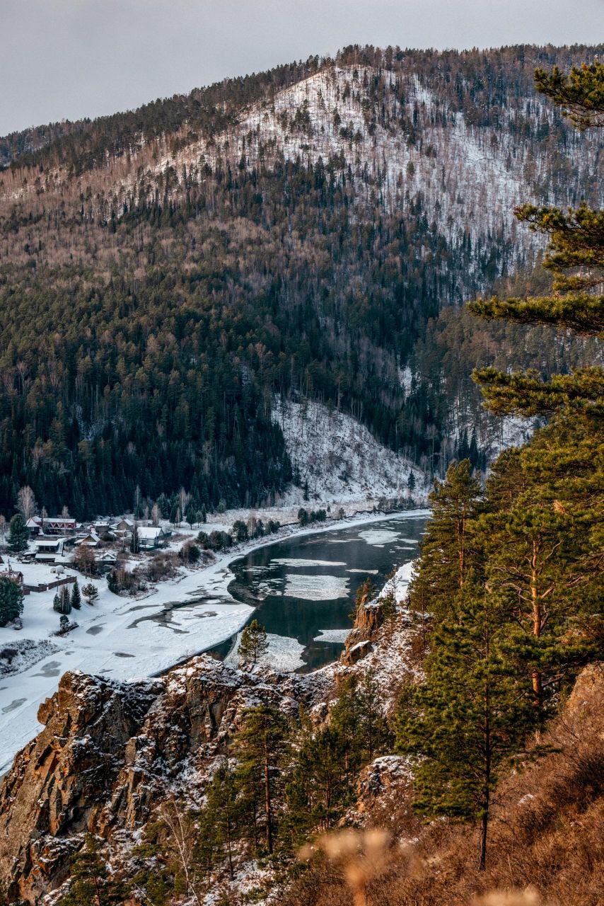 Ледостав на реке Мана. «Всё-таки удалось застать этот момент, застал эту красоту. Шум движущегося льда был такой мощный, что его слышно даже с видовки «Здравствуй, Мана". Завораживающее, залипательное и удивительно спокойное... Ледостав на реке Мана. «Всё-таки удалось застать этот момент, застал эту красоту. Шум движущегося льда был такой мощный, что его слышно даже с видовки «Здравствуй, Мана". Завораживающее, залипательное и удивительно спокойное...