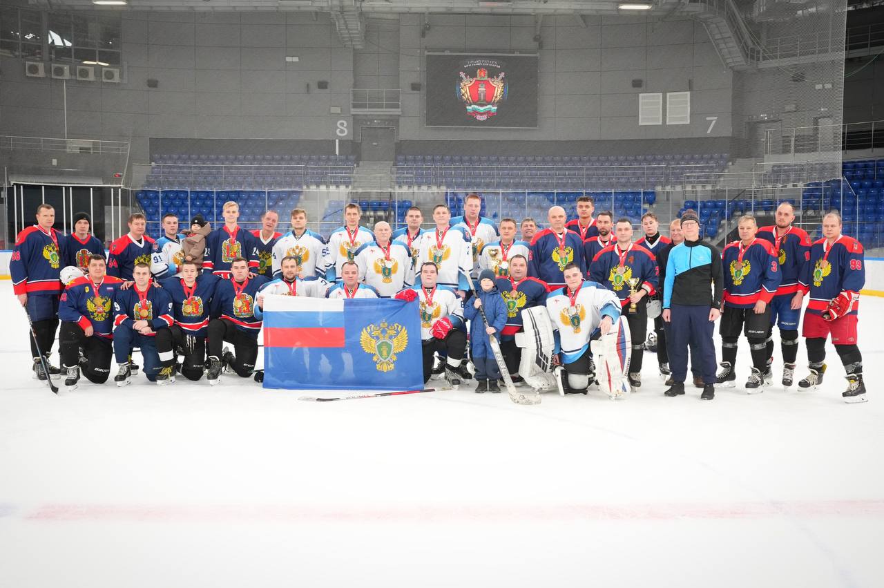 В рамках спартакиады работников прокуратуры края, посвященной 80-летию победы в Великой Отечественной войне, прошел турнир по хоккею с шайбой В рамках спартакиады работников прокуратуры края, посвященной 80-летию победы в Великой Отечественной войне, прошел турнир по хоккею с шайбой