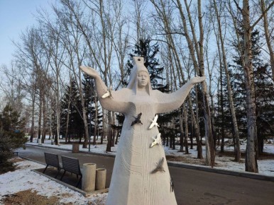 В Озеро-парке появилась скульптура «Мать-природа»