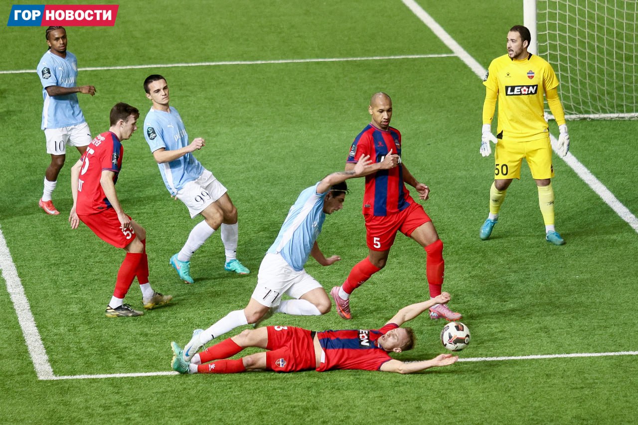 Футбольный «Енисей» сыграл вничью с московской «Родиной» Футбольный «Енисей» сыграл вничью с московской «Родиной»