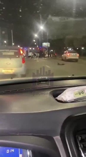 Легковушка перевернулась на улице Шахтеров в Красноярске