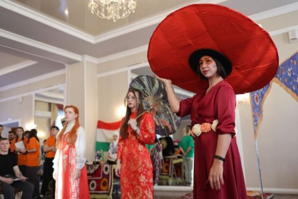 Красноярские студенты представили традиции различных народов мира на фестивале «Карнавал национальностей»