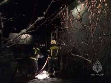 В Красноярском крае из-за короткого замыкания вспыхнул жилой дом