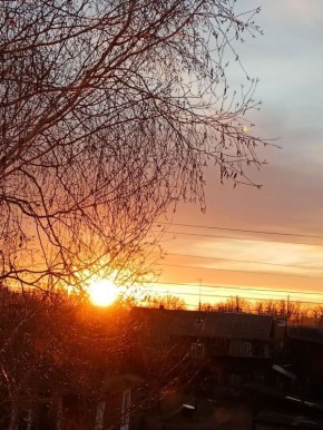 Красно-рыжее небо. Фото: Ольга Волкова ТВК