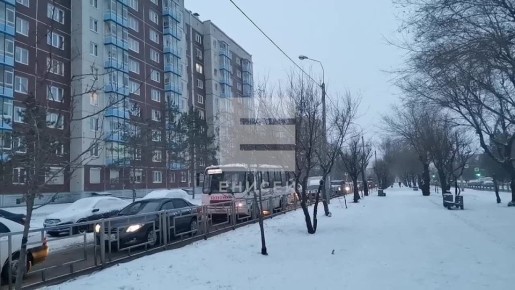 В снежный понедельник Красноярск сковали пробки