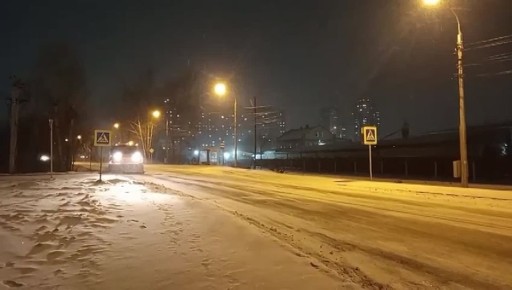 В Красноярске усилена работа снегоуборочной техники из-за продолжительного снегопада