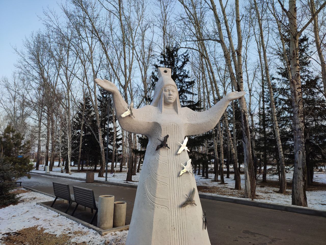 В озеро-парке Октябрьского района появился новый арт-объект