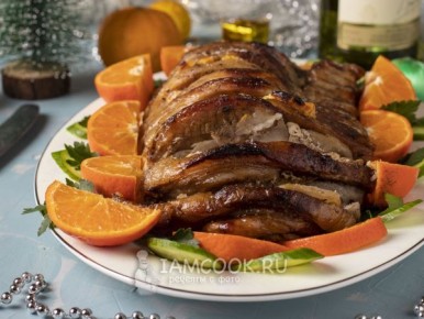 Гармошка из свинины с яблоками и мандаринами: праздник для гурманов