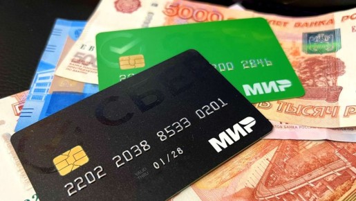 Подростки больше не смогут получать банковские карты без согласия родителей