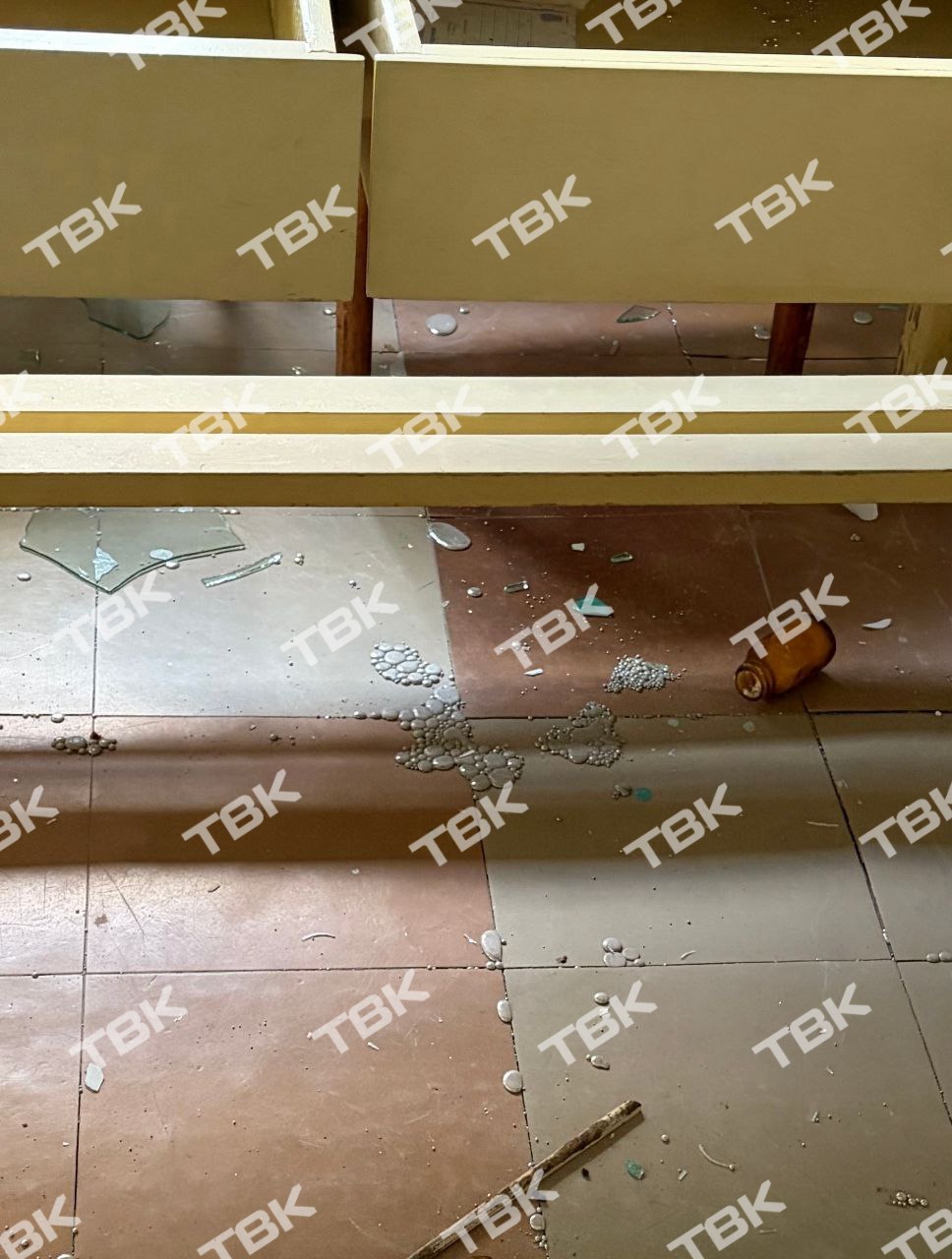 «Как Чернобыль»: заброшенный техникум с битым стеклом и химикатами стоит открытым в Железногорске «Как Чернобыль»: заброшенный техникум с битым стеклом и химикатами стоит открытым в Железногорске