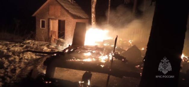 В садовом доме при пожаре погиб человек