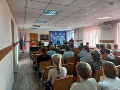 Правовые уроки и полицейские классы: как стражи порядка работают с молодежью