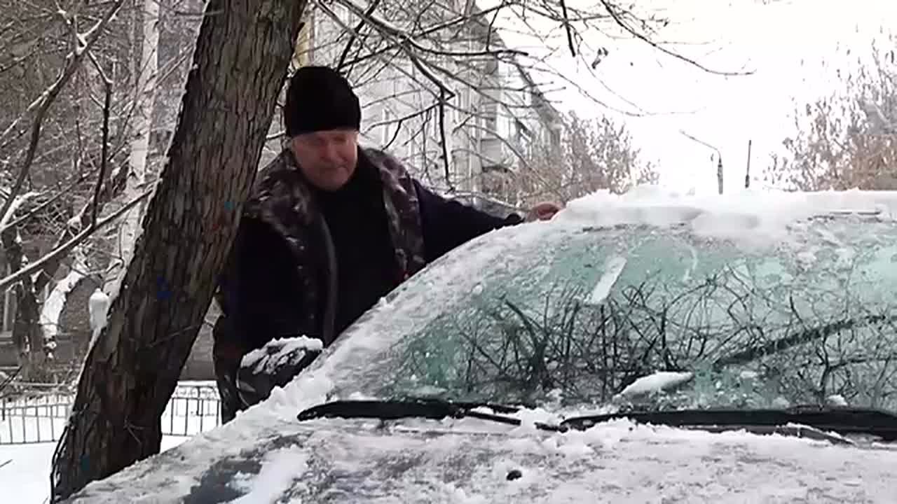 ВЗЯТИЕ СНЕЖНОГО ГОРОДКА: ИЗ-ЗА СНЕГОПАДА КРАСНОЯРСК ВСТАЛ В КИЛОМЕТРОВЫЕ ПРОБКИ