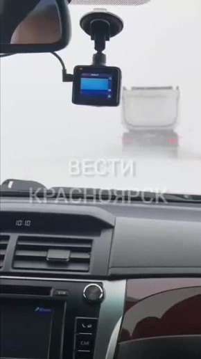 Загородные трассы засыпало снегом