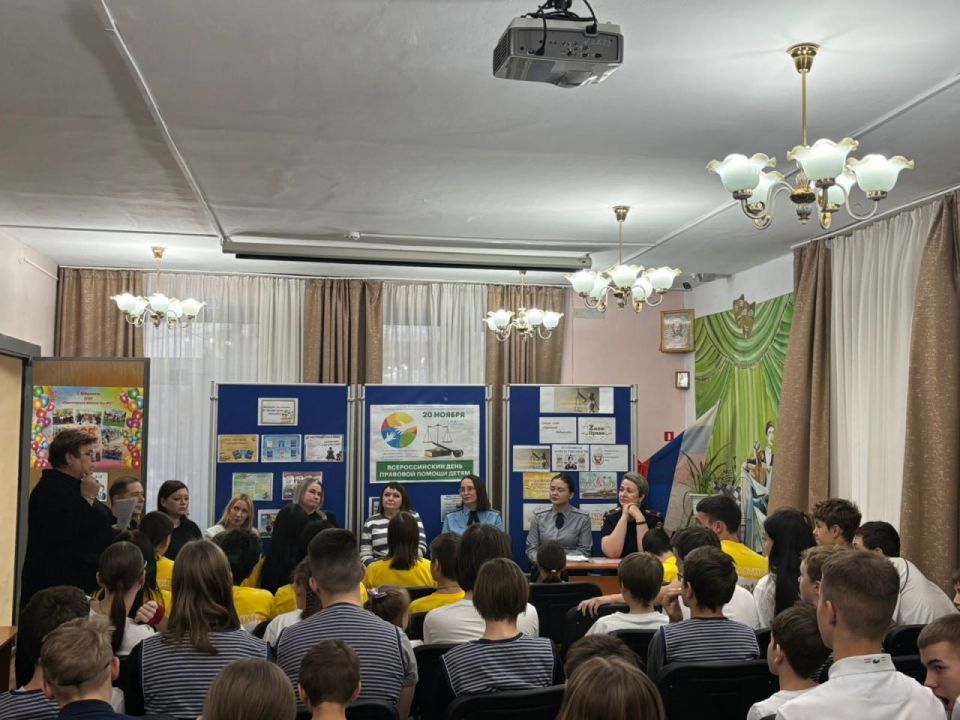 Сотрудники уголовно-исполнительной инспекции ГУФСИН рассказали воспитанникам Красноярского детского дома № 1 об их правах и обязанностях
