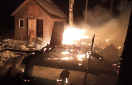 В Красноярском крае при пожаре в садовом доме погиб мужчина