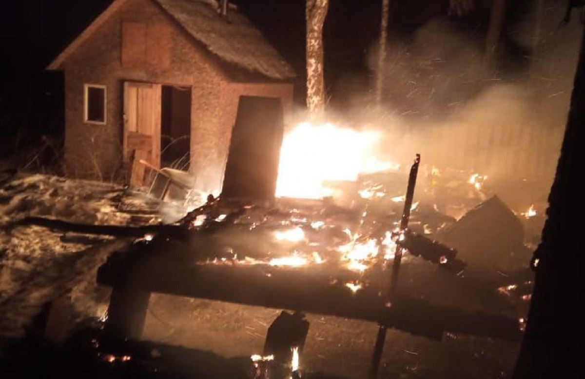 В Красноярском крае при пожаре в садовом доме погиб мужчина