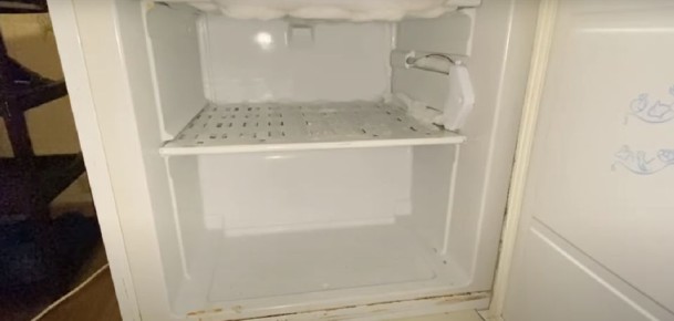 Эффективные способы упрощения уборки в холодильнике