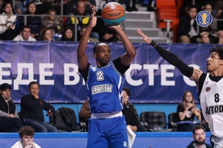 Красноярский баскетбольный клуб «Енисей» на своем паркете переиграл саратовский «Автодор» в матче регулярного чемпионата Единой лиги ВТБ