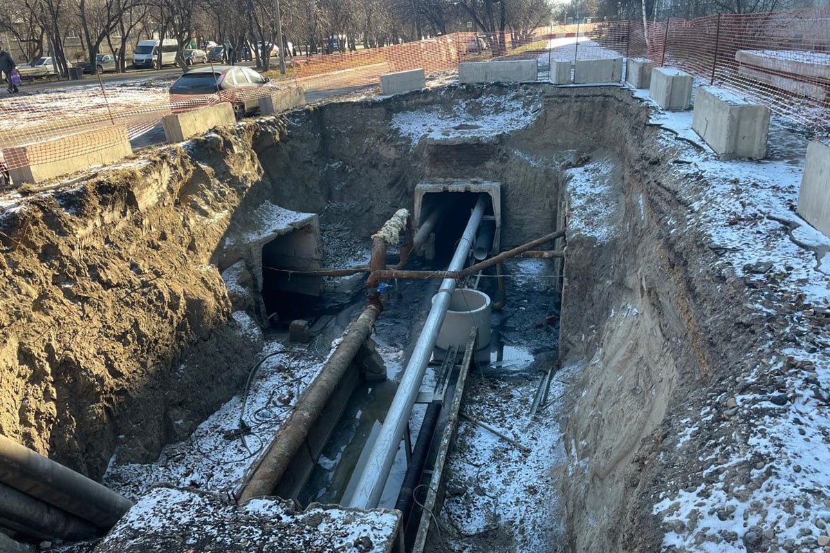 В Красноярске на время капитального ремонта коллектора в микрорайоне Зеленая Роща будет перекрыто движение транспорта