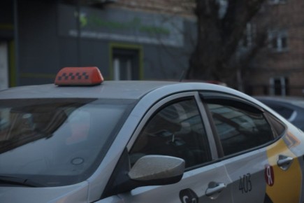 Частным таксистам разрешат работать на личных машинах без локализации