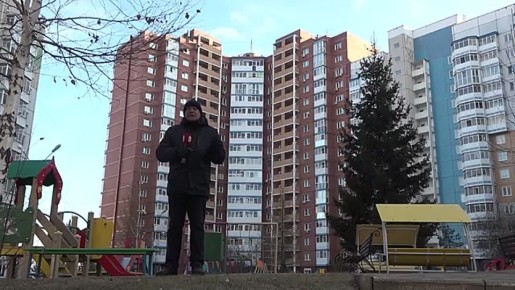 ПОДРОСТКИ В МАСКАХ РАСКУРОЧИЛИ ПОДЪЕЗД, ЧТОБЫ ПРОБРАТЬСЯ НА КРЫШУ