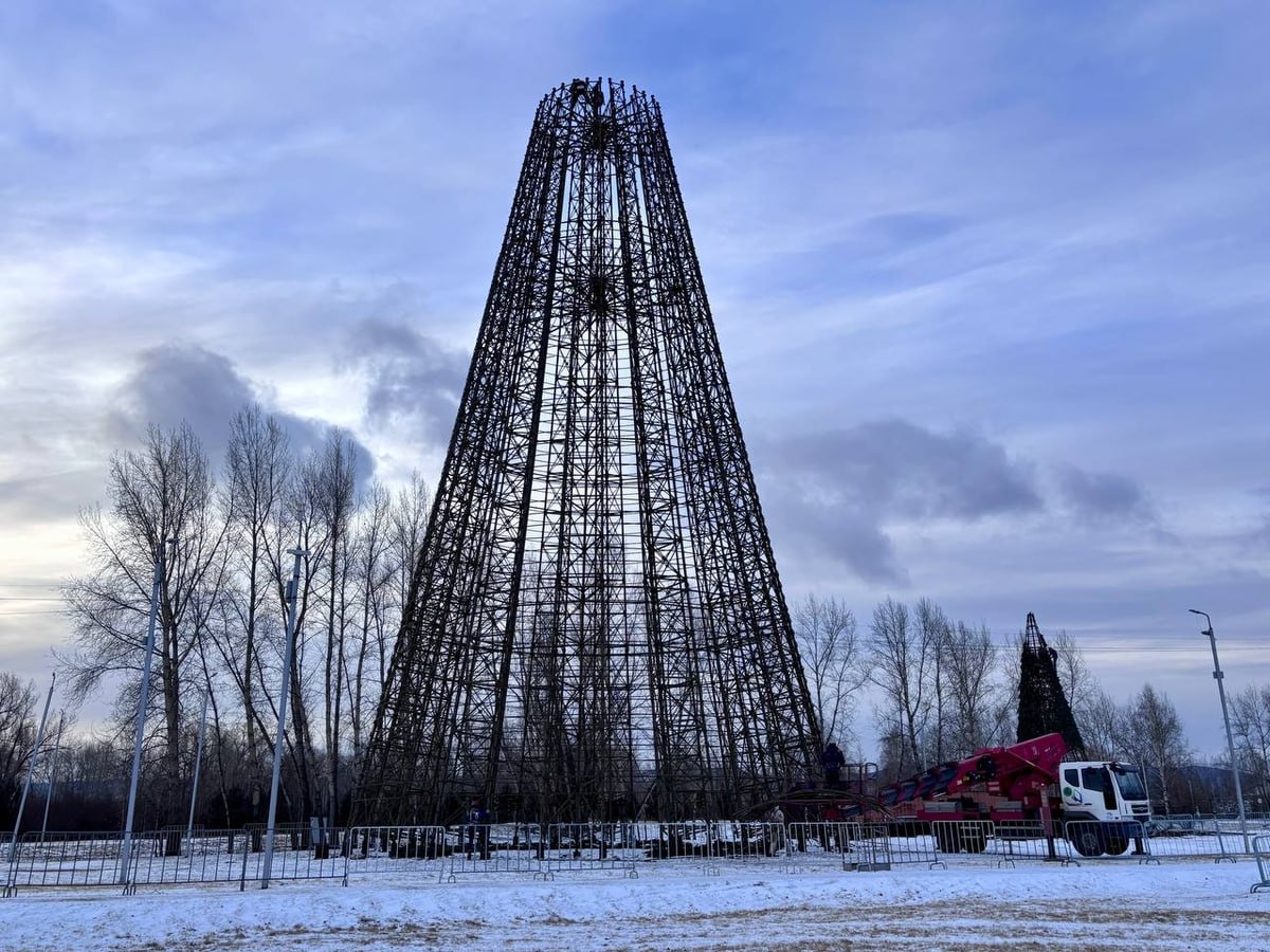 Новогодние елки начали устанавливать в Красноярске