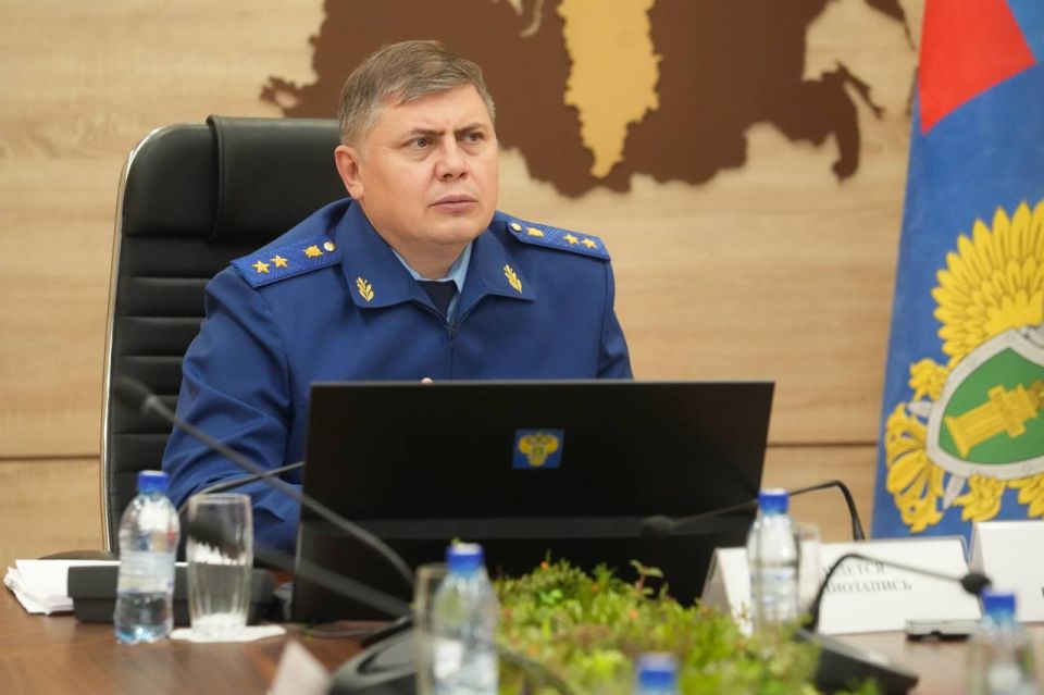 В преддверии Международного дня инвалидов прокурор края Роман Тютюник провёл приём граждан с ограниченными возможностями здоровья