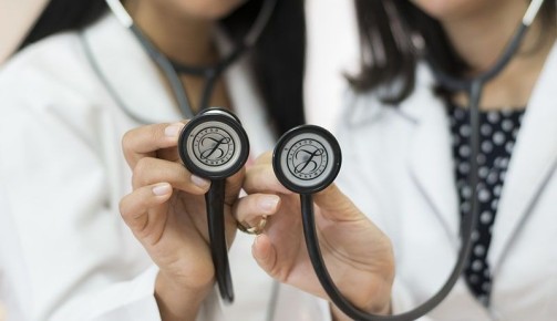 Как защитить свои права: действия при отсутствии врача в поликлинике по ОМС