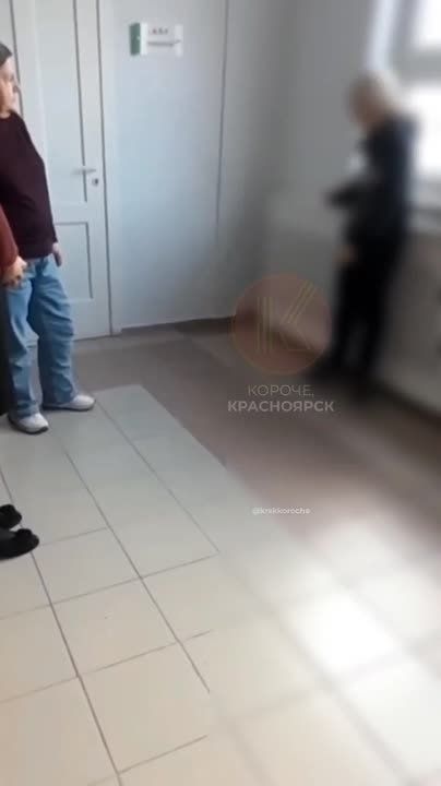 Учительница 152-й школы напала на школьника из-за отказа переобуться