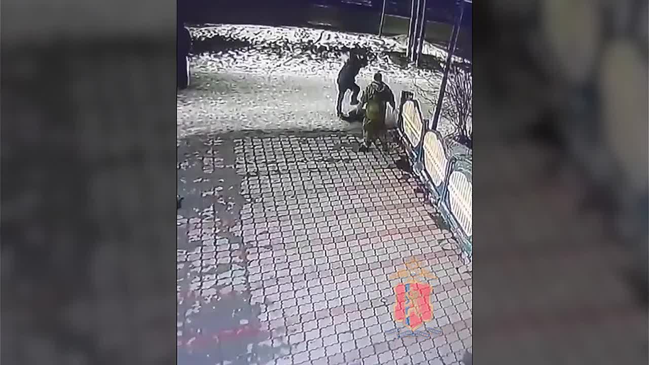 Полицейские Ачинска установили подозреваемого, который избил местного жителя