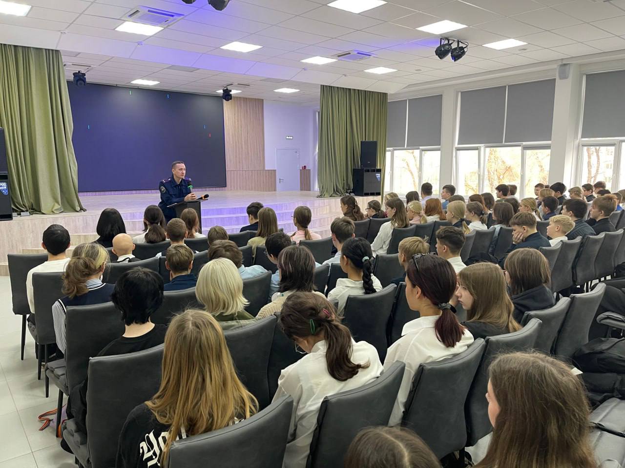 Сотрудники управления криминалистики провели профилактическое занятие для красноярских школьников и студентов Сотрудники управления криминалистики провели профилактическое занятие для красноярских школьников и студентов