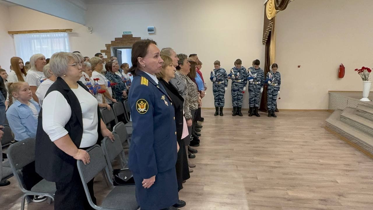 Сотрудники ИК-42 приняли участие в церемонии открытия Парты Героя в Октябрьской средней школе №9 Богучанского муниципального округа Сотрудники ИК-42 приняли участие в церемонии открытия Парты Героя в Октябрьской средней школе №9 Богучанского муниципального округа