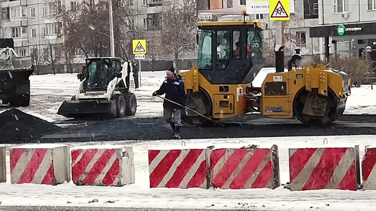 СНОВА СНЕГ И СНОВА ПРОБКИ. Сегодня в Красноярске весь день идет снег