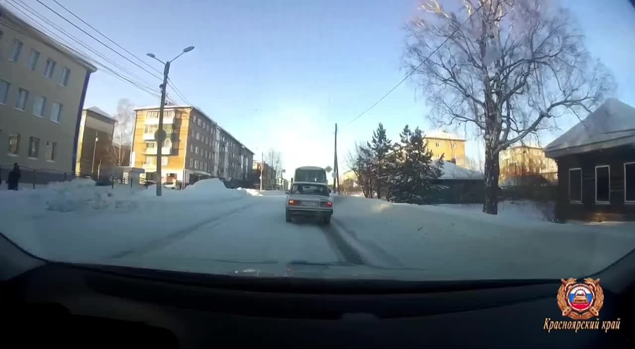 Госавтоинспекторы Боготола привлекли к ответственности водителя, грубо нарушившего ПДД